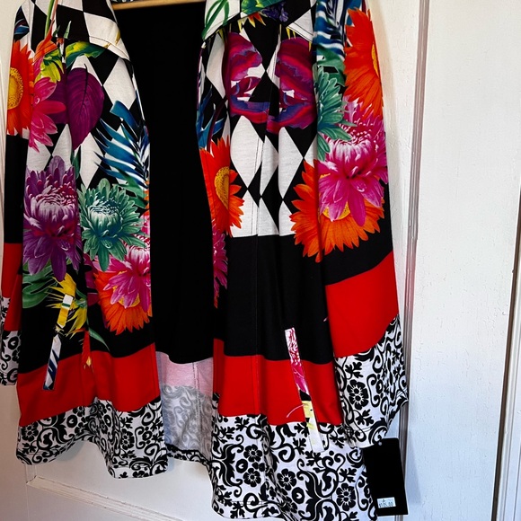 Vibrant Floral Knit Jacket by Pleats Collection 🪴 - Picture 2 of 8